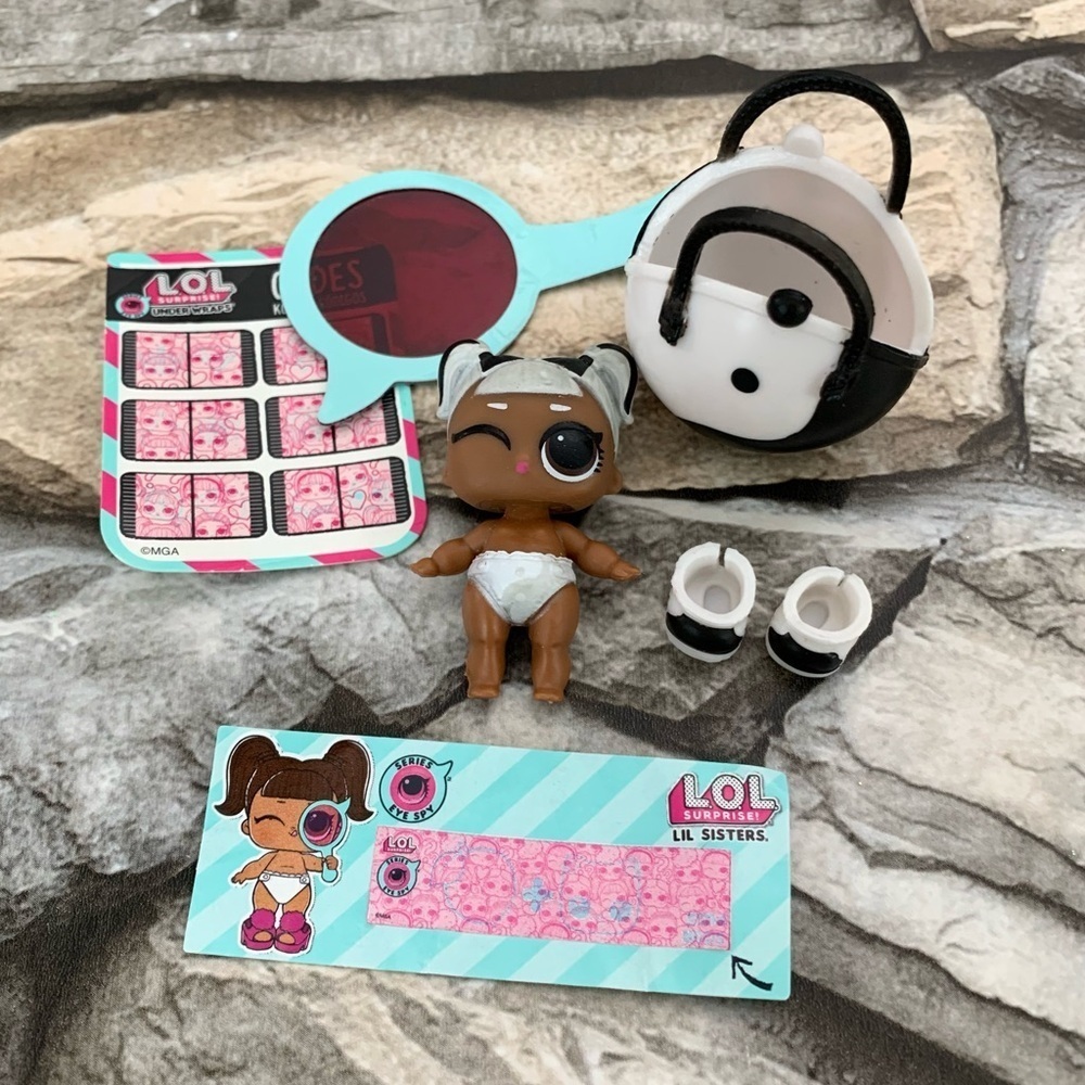 Lil Yang QT LOL Surprise Eye Spy Doll Under Wraps Little Sis Series 4 Accessory